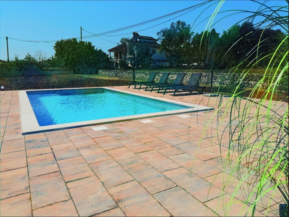 Cozy House With Pool Near Rovinj Lägenhet Kanfanar Exteriör bild