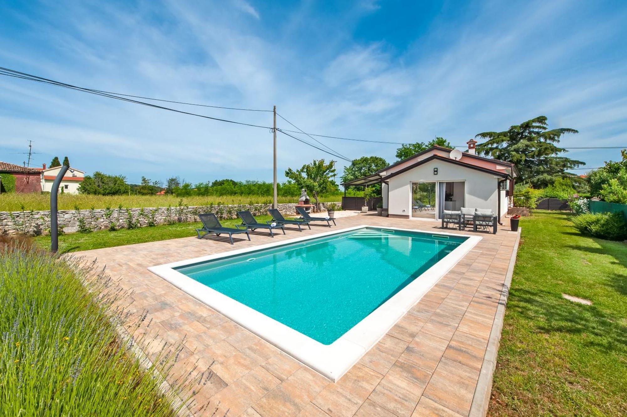 Cozy House With Pool Near Rovinj Lägenhet Kanfanar Exteriör bild
